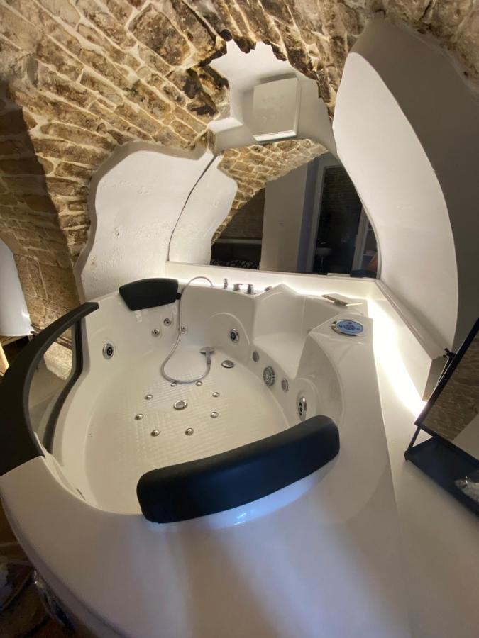 Suite Spa Of Dreams Bitonto Bagian luar foto